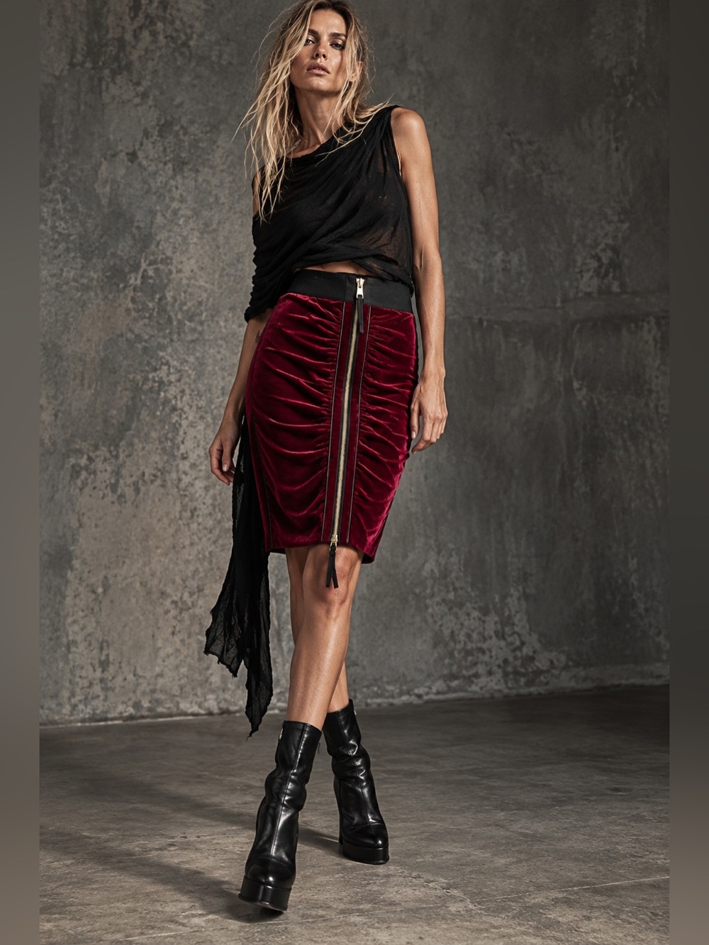 BCBGMAXAZRIA Burgundy Velvet Ruched Pencil Skirt Gold Zip Size 2